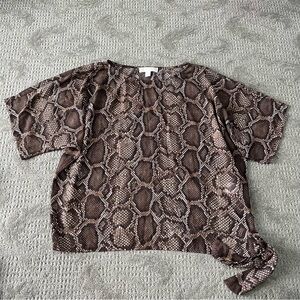 EUC Women's Michael Kors Short Sleeve Blouse size Medium Snake Print